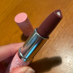 CLINIQUE Dramatically Different Lipstick 👄